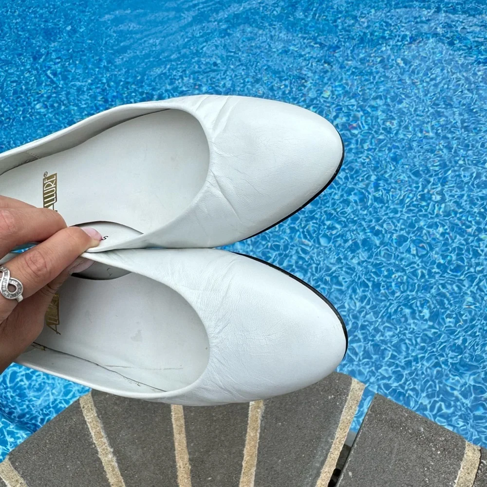 Allure Women’s Flats White Size 8‎